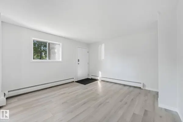 #101 7915 112 AV NW, Edmonton, AB T5B 0E7