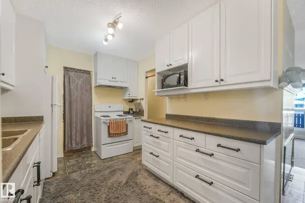 #49 2703 79 ST NW, Edmonton, AB T6K 3Z6