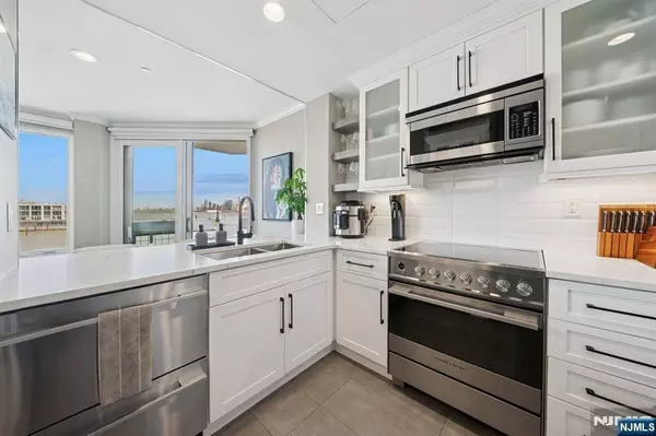 600 Harbor BLVD #863, Weehawken, NJ 07086