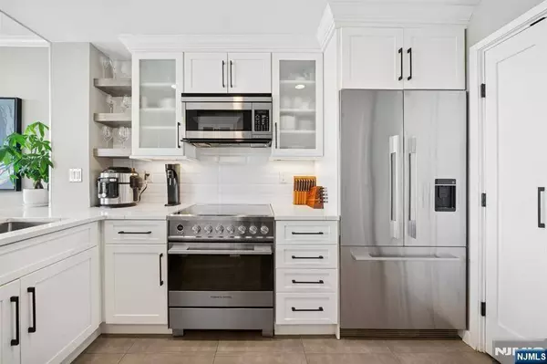 600 Harbor BLVD #863, Weehawken, NJ 07086