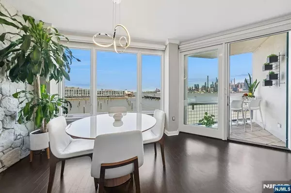 600 Harbor BLVD #863, Weehawken, NJ 07086