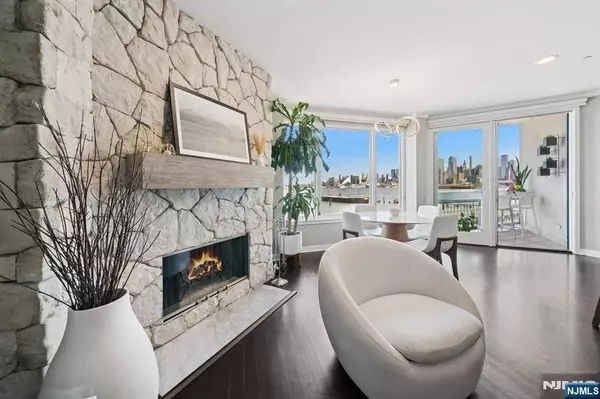 600 Harbor BLVD #863, Weehawken, NJ 07086