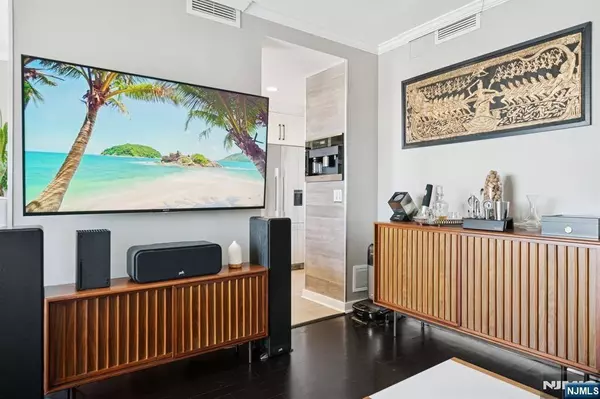 600 Harbor BLVD #863, Weehawken, NJ 07086