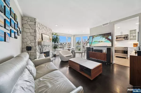 600 Harbor BLVD #863, Weehawken, NJ 07086