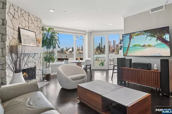 600 Harbor BLVD #863, Weehawken, NJ 07086