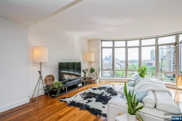 8100 River RD #612, North Bergen, NJ 07047