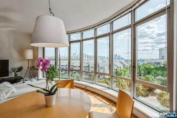 8100 River RD #612, North Bergen, NJ 07047