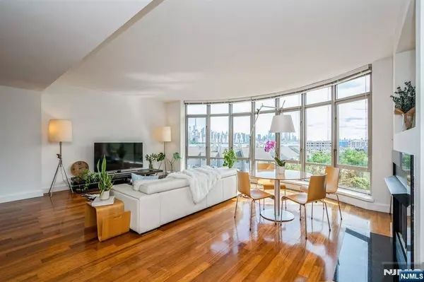 8100 River RD #612, North Bergen, NJ 07047