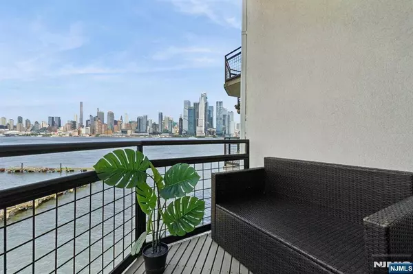 600 Harbor BLVD #973/975, Weehawken, NJ 07086