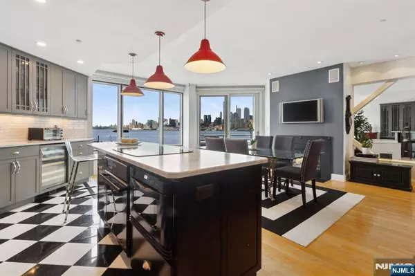 600 Harbor BLVD #973/975, Weehawken, NJ 07086