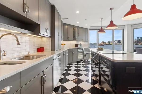 600 Harbor BLVD #973/975, Weehawken, NJ 07086