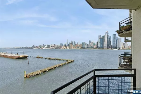 600 Harbor BLVD #973/975, Weehawken, NJ 07086