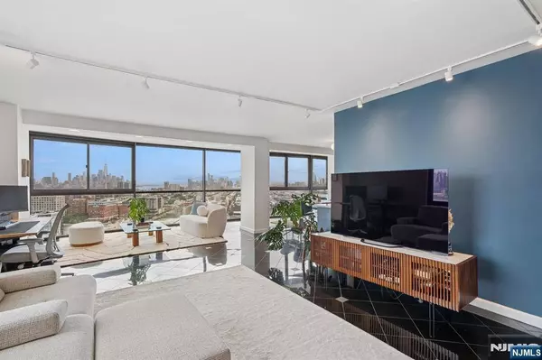 380 Mountain #1012, Union City, NJ 07087