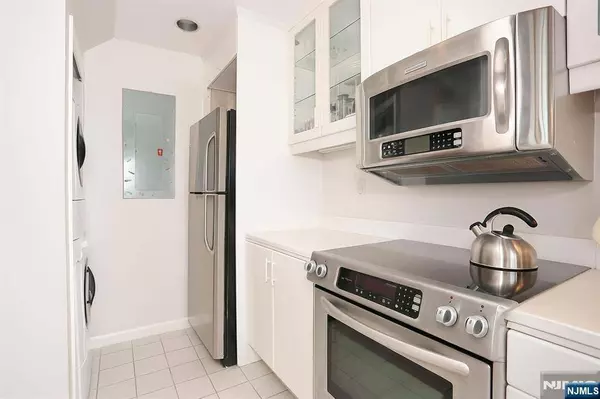 600 Harbor BLVD #1005, Weehawken, NJ 07086