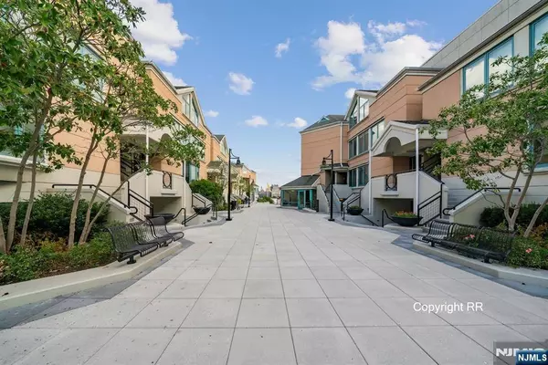 600 Harbor BLVD #1005, Weehawken, NJ 07086