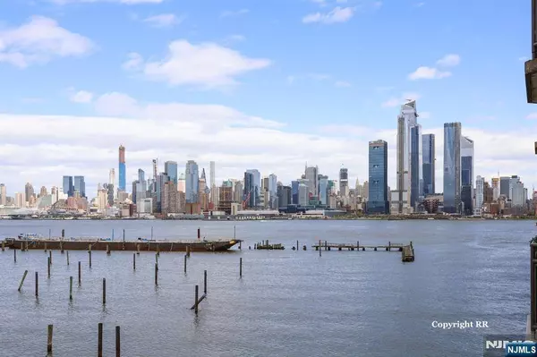 600 Harbor BLVD #1005, Weehawken, NJ 07086