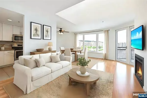 600 Harbor BLVD #1005, Weehawken, NJ 07086