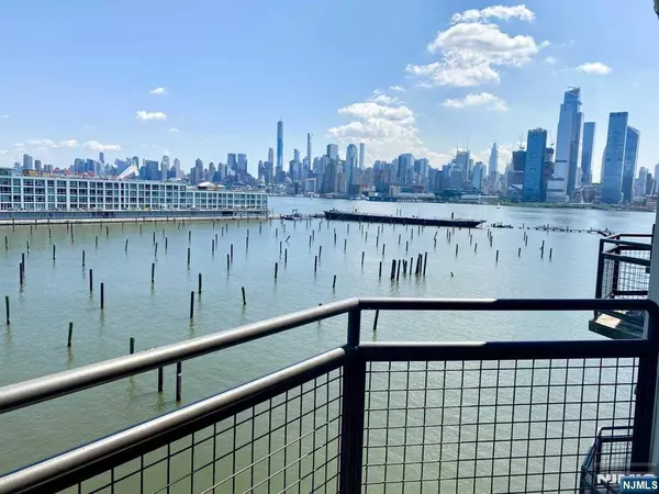 600 Harbor BLVD #1005, Weehawken, NJ 07086