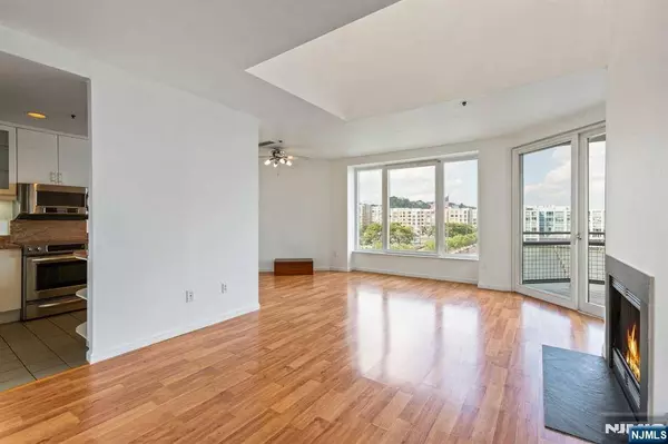 600 Harbor BLVD #1005, Weehawken, NJ 07086