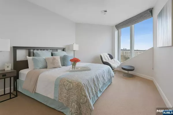 600 Harbor BLVD #1005, Weehawken, NJ 07086