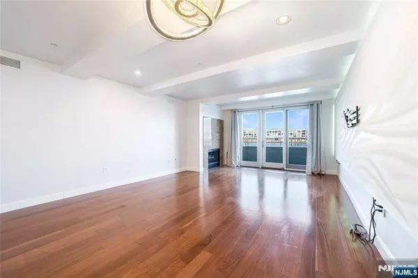 600 Harbor BLVD #673, Weehawken, NJ 07086