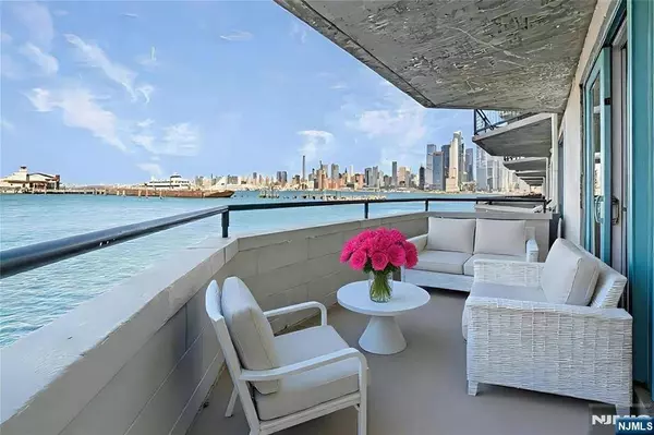 600 Harbor BLVD #673, Weehawken, NJ 07086