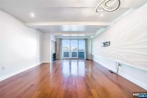 600 Harbor BLVD #673, Weehawken, NJ 07086