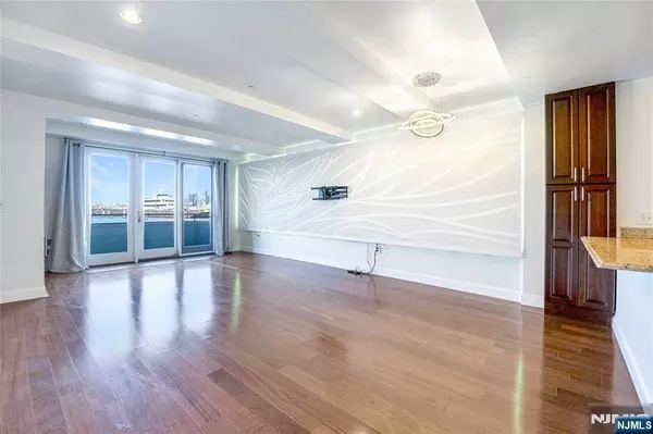 600 Harbor BLVD #673, Weehawken, NJ 07086
