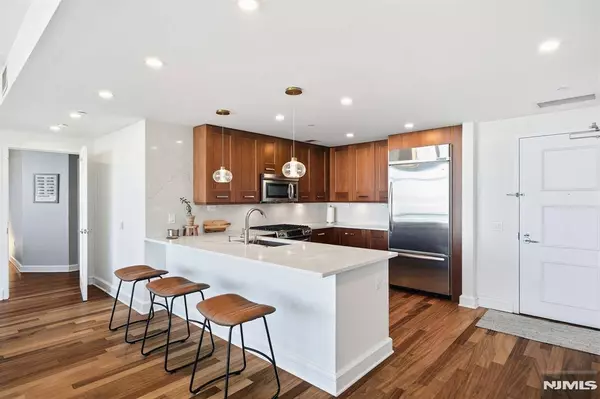 8100 River RD #1203, North Bergen, NJ 07047