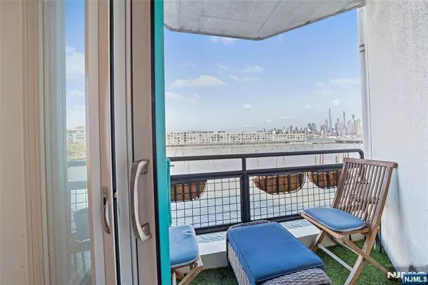 600 Harbor BLVD #815, Weehawken, NJ 07086