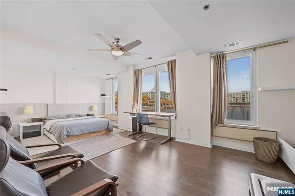 600 Harbor BLVD #815, Weehawken, NJ 07086