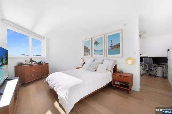 600 Harbor BLVD #1064, Weehawken, NJ 07086