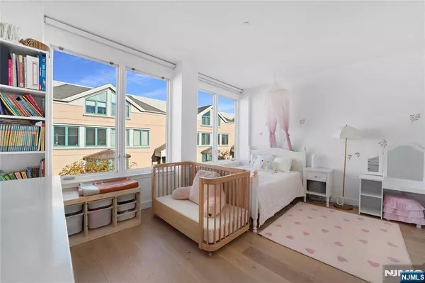 600 Harbor BLVD #1064, Weehawken, NJ 07086