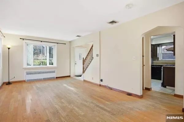 1026 Jassamine WAY, Fort Lee, NJ 07024