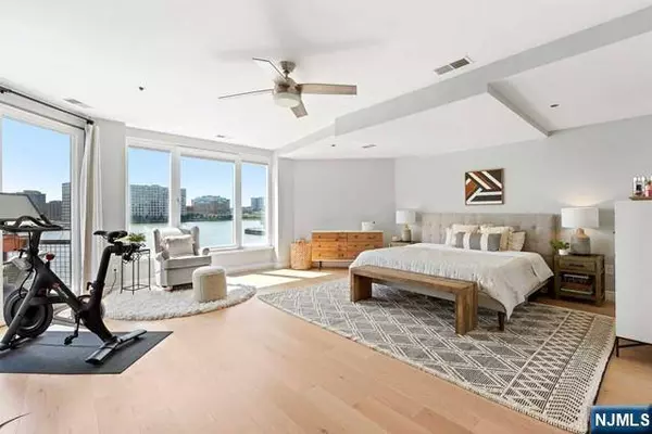 600 Harbor BLVD #934/936, Weehawken, NJ 07086