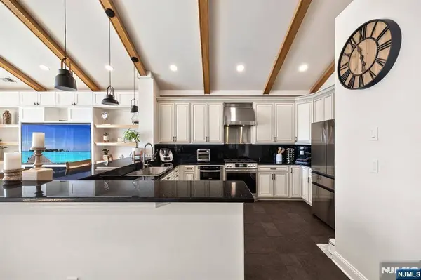 18 Lydia DR, Guttenberg, NJ 07093