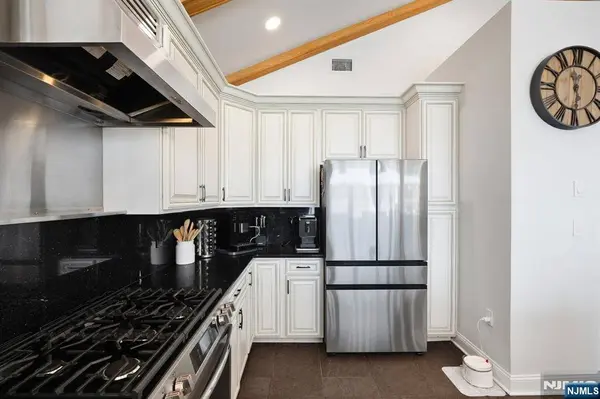 18 Lydia DR, Guttenberg, NJ 07093