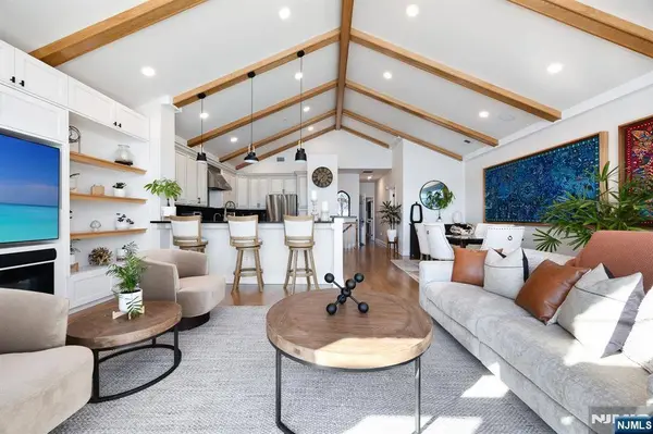 18 Lydia DR, Guttenberg, NJ 07093