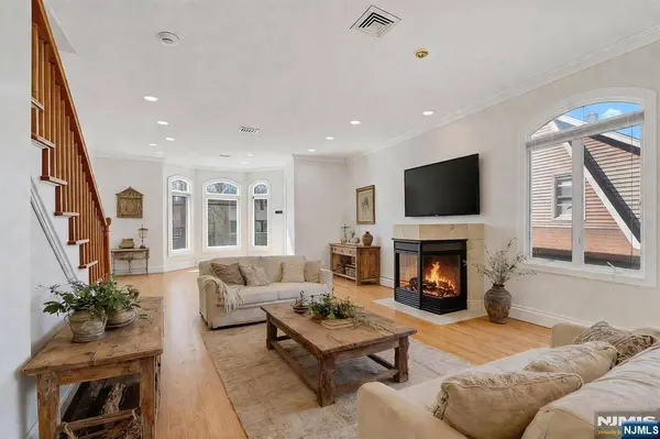 236 COLUMBUS AVE #A, Palisades Park, NJ 07650