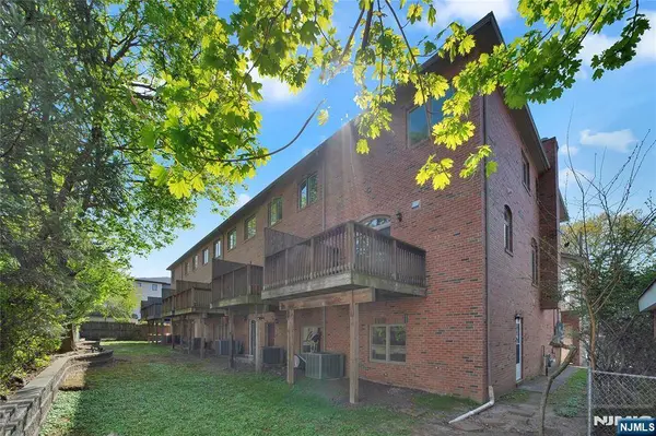 236 COLUMBUS AVE #A, Palisades Park, NJ 07650