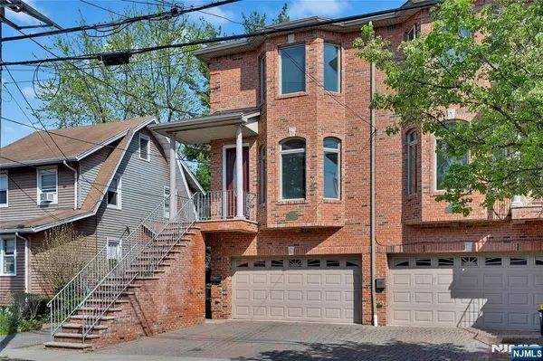 236 COLUMBUS AVE #A, Palisades Park, NJ 07650