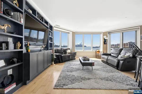600 Harbor BLVD #870, Weehawken, NJ 07086