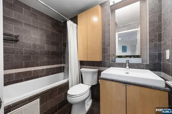 600 Harbor BLVD #870, Weehawken, NJ 07086