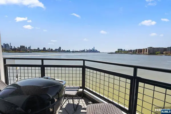 600 Harbor BLVD #870, Weehawken, NJ 07086