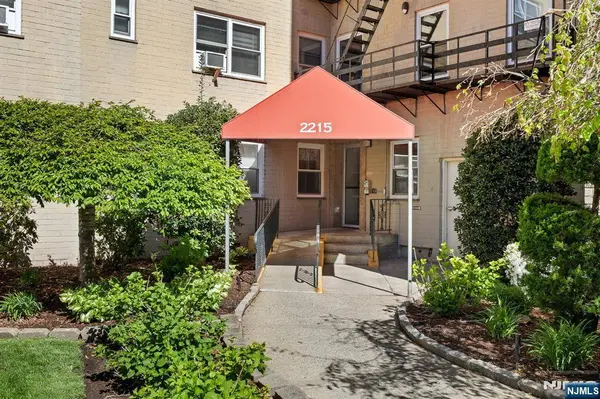 2215 N Central RD #4A, Fort Lee, NJ 07024
