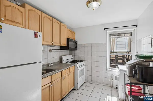 2215 N Central RD #4A, Fort Lee, NJ 07024