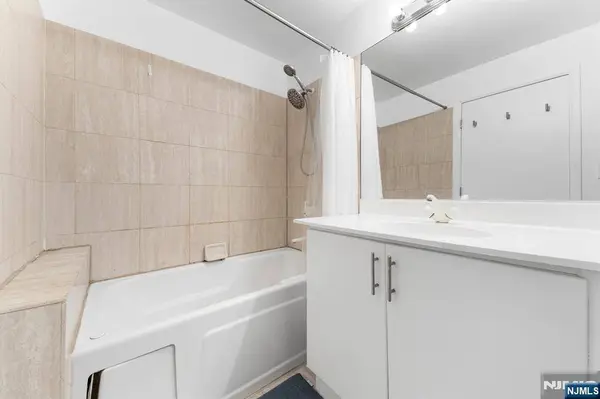 600 Harbor BLVD #928, Weehawken, NJ 07086