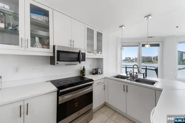 600 Harbor BLVD #928, Weehawken, NJ 07086