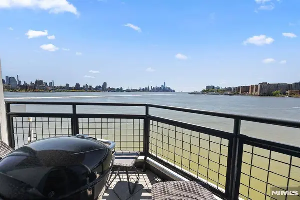600 Harbor BLVD #0870, Weehawken, NJ 07086