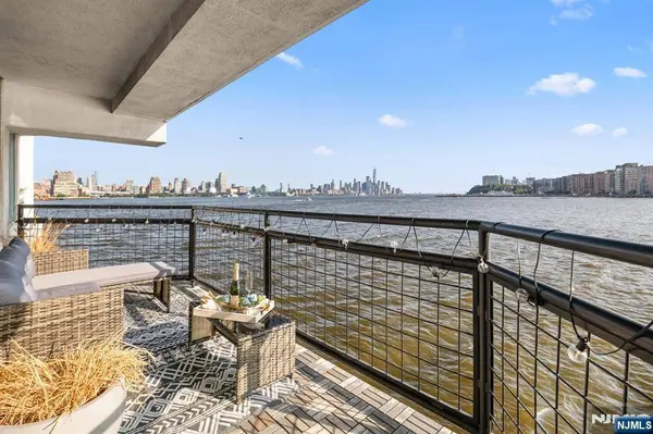 600 Harbor BLVD #771, Weehawken, NJ 07086